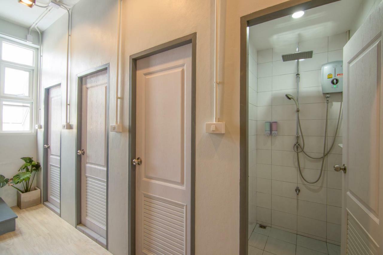 Ekanake Hostel Bangkok Exterior photo